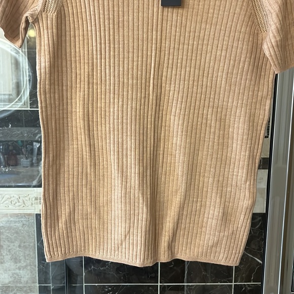 Banana Republic tan blouse, size M, NWT. - Picture 3 of 6